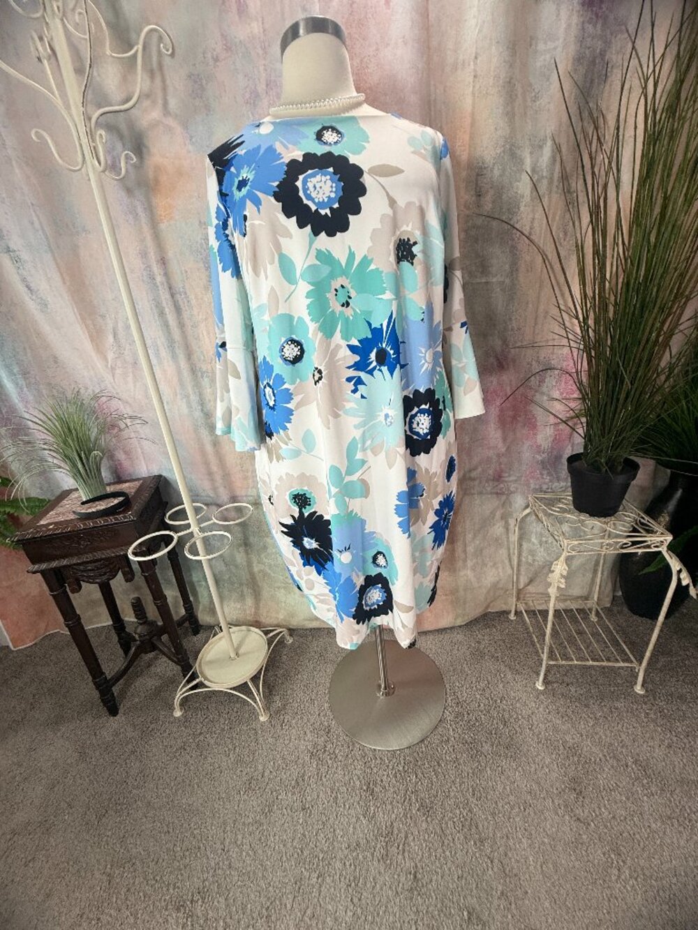 πCalvin Klein Oversized Blue & Teal Floral Pattern Dress with 3/4 Bell Sleeves - Picture 5 of 14